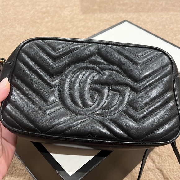 Gucci GG MARMONT SMALL SHOULDER BAG - Picture 6 of 10